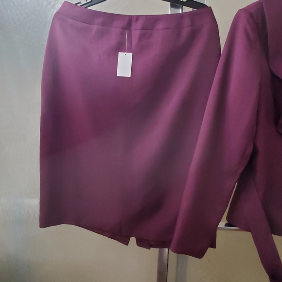 NWT 2 Piece Skirtsuit by Emily. Sz 12. Purple Color, Long Sleeves; Lined.  $70 - Picture 3 of 15